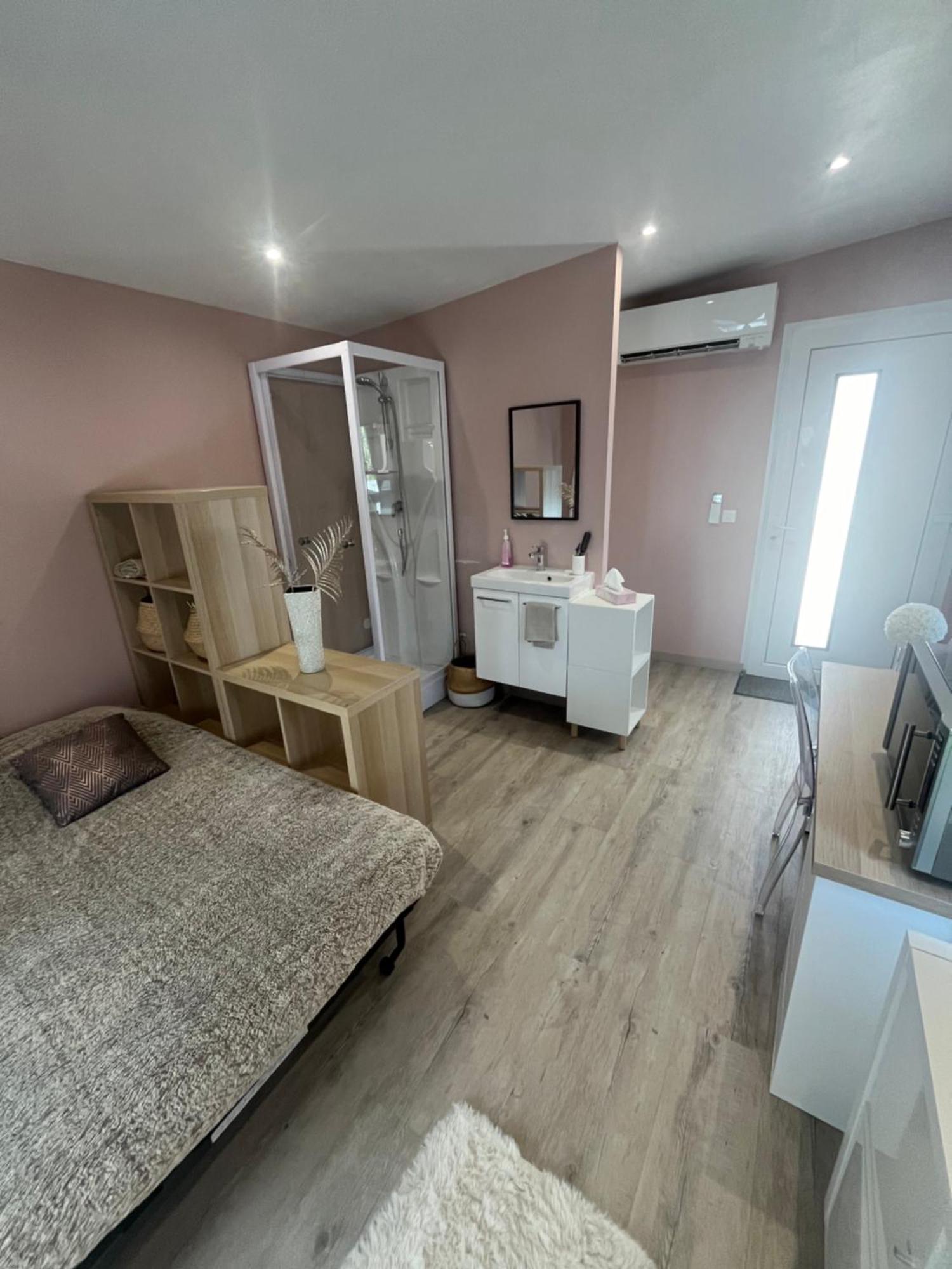 Ferienwohnung Dependance Prive Saint-Thibault-des-Vignes Exterior foto