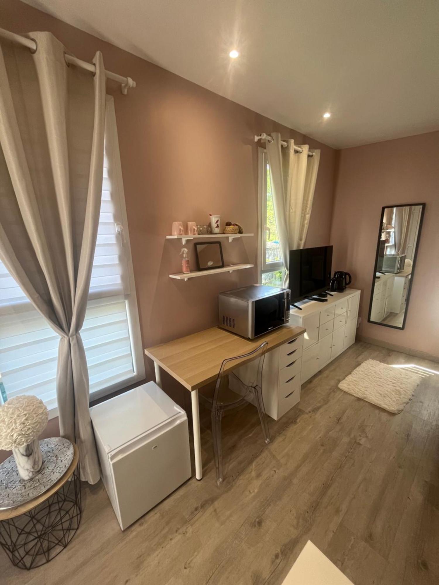 Ferienwohnung Dependance Prive Saint-Thibault-des-Vignes Exterior foto